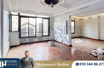 Apartment - 4 Bedrooms - 2 Bathrooms for sale in Smouha - Hay Sharq - Alexandria