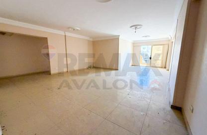 Apartment - 3 Bedrooms - 2 Bathrooms for sale in Winget st. - Bolkly - Hay Sharq - Alexandria