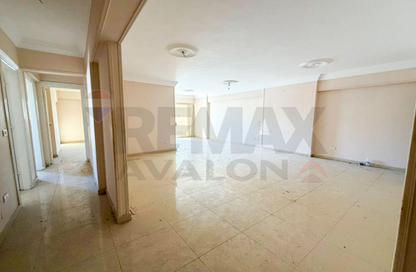 Apartment - 3 Bedrooms - 2 Bathrooms for sale in Winget st. - Bolkly - Hay Sharq - Alexandria
