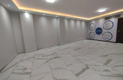 Office Space - 3 Bedrooms - 1 Bathroom for rent in Crystal Plaza - Zahraa El Maadi - Hay El Maadi - Cairo