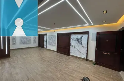 Office Space - 3 Bedrooms - 2 Bathrooms for sale in Cornish El Nile St. - Maadi - Hay El Maadi - Cairo