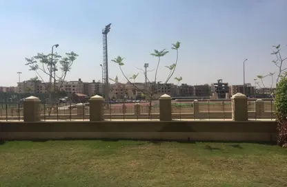 شقة - 2 غرف نوم - 2 حمامات للبيع في ذا فيلدج - المستثمرين الجنوبية - مدينة القاهرة الجديدة - القاهرة