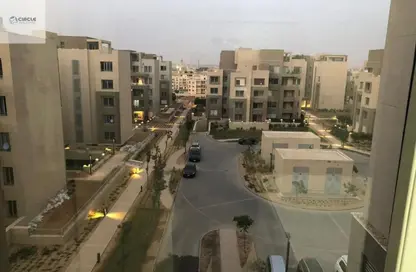 شقة - 2 غرف نوم - 2 حمامات للبيع في فيلدج جيت - المستثمرين الجنوبية - مدينة القاهرة الجديدة - القاهرة