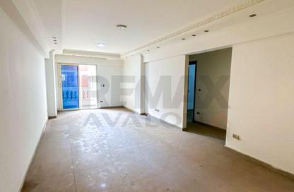 Apartment - 3 Bedrooms - 2 Bathrooms for sale in Shaarawy St. - Laurent - Hay Sharq - Alexandria