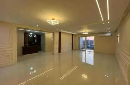 Apartment - 2 Bedrooms - 2 Bathrooms for rent in Garden Residence - Hyde Park - New Cairo City - Cairo