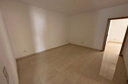 Apartment - 3 Bedrooms - 3 Bathrooms for sale in Al Narges - New Cairo City - Cairo