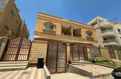 Apartment - 3 Bedrooms - 3 Bathrooms for sale in Al Narges - New Cairo City - Cairo