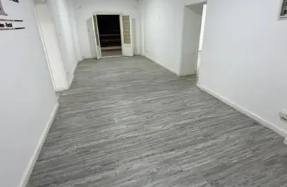 شقة - 3 غرف نوم - 2 حمامات للبيع في شارع النزهه - ارض الجولف - مصر الجديدة - القاهرة