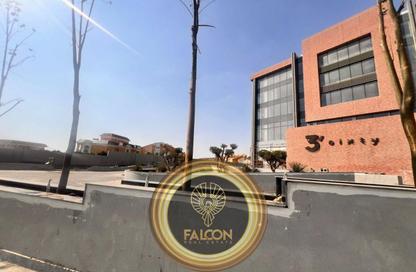 Office Space - Studio - 3 Bathrooms for sale in Three Sixty - 5th Settlement Compounds - The 5th Settlement - New Cairo City - Cairo Office Space - Studio - 3 Bathrooms for sale in Three Sixty - 5th Settlement Compounds - The 5th Settlement - New Cairo City - Cairo