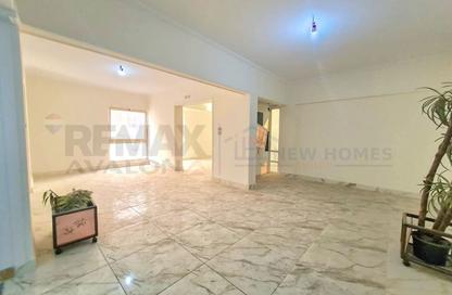 Apartment - 3 Bedrooms - 2 Bathrooms for sale in Mustafa Kamel - Hay Sharq - Alexandria