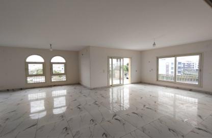 Apartment - 3 Bedrooms - 3 Bathrooms for rent in Street 10 - Greens - 6th District - Sheikh Zayed City - Giza