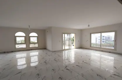 شقة - 3 غرف نوم - 3 حمامات للايجار في شارع 10 - جرينز - الحي السادس - الشيخ زايد - الجيزة