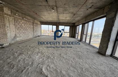 Office Space - Studio - 4 Bathrooms for rent in Arkan Plaza - 26th of July Corridor - Sheikh Zayed City - Giza