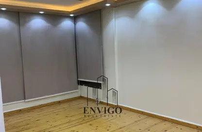 شقة - 3 غرف نوم - 1 حمام للبيع في شارع عمارات رابعه - ارض الجولف - مصر الجديدة - القاهرة شقة - 3 غرف نوم - 1 حمام للبيع في شارع عمارات رابعه - ارض الجولف - مصر الجديدة - القاهرة