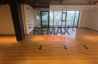 مساحات مكتبية - غرفة نوم - 1 حمام للايجار في سنترال افينيو - الحي الثاني - الشيخ زايد - الجيزة