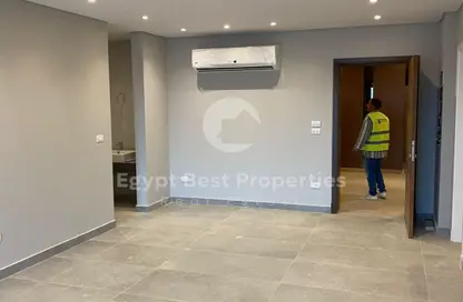 Apartment - 3 Bedrooms - 2 Bathrooms for sale in Swan Lake Residence - 5th Settlement Compounds - The 5th Settlement - New Cairo City - Cairo