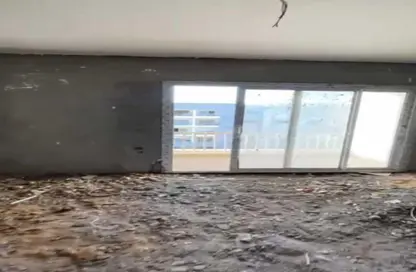 Apartment - 3 Bedrooms - 3 Bathrooms for sale in Hyde Park - New Cairo City - Cairo