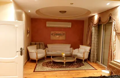 فيلا - 6 غرف نوم - 4 حمامات للبيع في الشروق 2000 - كمبوندات الشروق - مدينة الشروق - القاهرة