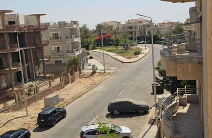 شقة - 3 غرف نوم - 2 حمامات للبيع في الحي الثامن - مدينة الشروق - القاهرة