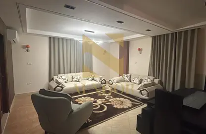 شقة - 3 غرف نوم - 2 حمامات للايجار في شارع الياسمين - الحي الثاني - مدينة 6 أكتوبر - الجيزة