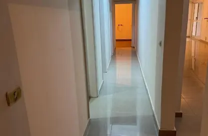 شقة - 3 غرف نوم - 2 حمامات للبيع في شارع حافظ رمضان - المنطقة السادسة - مدينة نصر - القاهرة