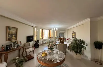 شقة - 4 غرف نوم - 3 حمامات للبيع في شارع سوريا - المهندسين - الجيزة