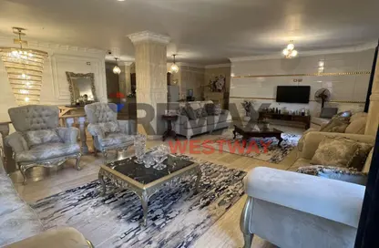 فيلا - 8 غرف نوم - 6 حمامات للبيع في الحي الحادي عشر - الشيخ زايد - الجيزة