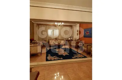 Apartment - 2 Bedrooms - 2 Bathrooms for sale in Atiya Al Sawalhi St. - 8th Zone - Nasr City - Cairo