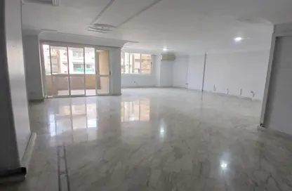 Office Space - Studio - 3 Bathrooms for rent in Gameat Al Dewal Al Arabeya St. - Mohandessin - Giza
