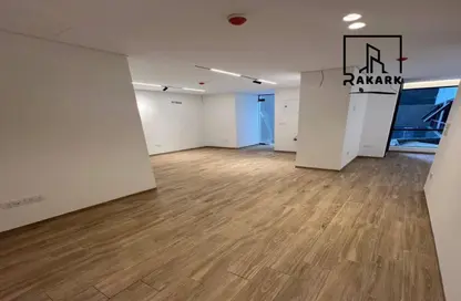 Office Space - 2 Bedrooms - 1 Bathroom for rent in Ismailia Desert Road - El Nozha El Gadida - El Nozha - Cairo