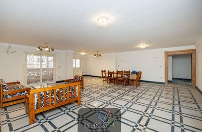 Apartment - 3 Bedrooms - 2 Bathrooms for rent in Abdel Salam Aref St. - Laurent - Hay Sharq - Alexandria