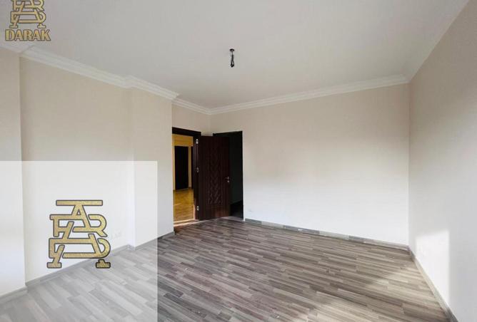 8709002 - Property Image 3