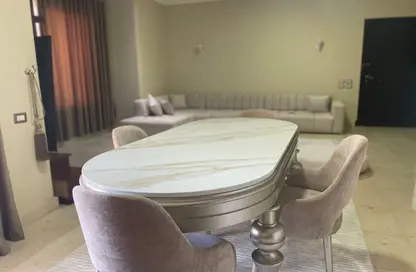 شقة - 2 غرف نوم - 2 حمامات للايجار في فيلدج جيت - المستثمرين الجنوبية - مدينة القاهرة الجديدة - القاهرة