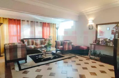 شقة - 3 غرف نوم - 2 حمامات للبيع في شارع شعراوي - لوران - حي شرق - الاسكندرية