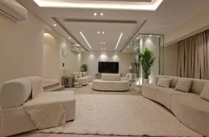 شقة - 3 غرف نوم - 3 حمامات للبيع في شارع المساحه - الدقي - الجيزة