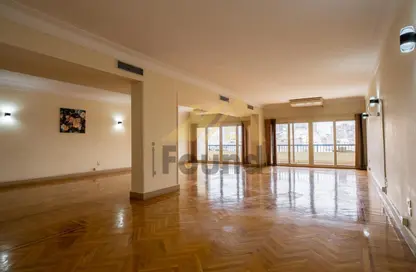 شقة - 4 غرف نوم - 4 حمامات للايجار في شارع احمد حشمت - الزمالك - القاهرة