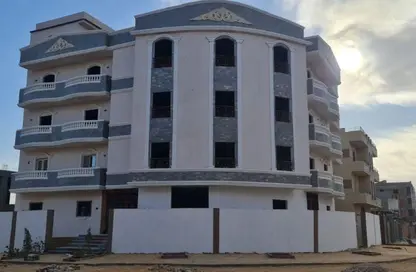 Whole Building - 3 Bedrooms - 2 Bathrooms for sale in Ahmad Ibn Hanbal St. - Neighborhood 32 - 10th of Ramadan City - Sharqia