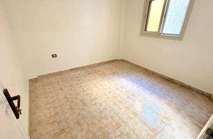 Apartment - 2 Bedrooms - 1 Bathroom for rent in Mohammed Mohie Al Deen Abdou St. - Janaklees - Hay Sharq - Alexandria