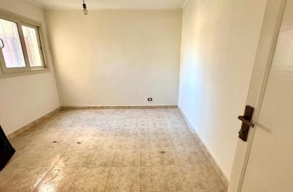 Apartment - 2 Bedrooms - 1 Bathroom for rent in Mohammed Mohie Al Deen Abdou St. - Janaklees - Hay Sharq - Alexandria