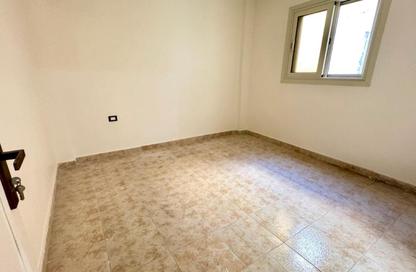 Apartment - 2 Bedrooms - 1 Bathroom for rent in Mohammed Mohie Al Deen Abdou St. - Janaklees - Hay Sharq - Alexandria