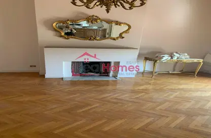 شقة - 3 غرف نوم - 3 حمامات للايجار في شارع الكامل محمد - الزمالك - القاهرة