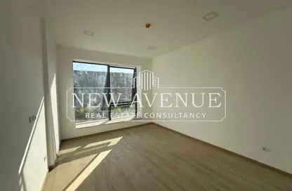 Office Space - 2 Bedrooms - 1 Bathroom for sale in Lake View Residence - 5th Settlement Compounds - The 5th Settlement - New Cairo City - Cairo