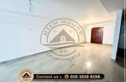 Apartment - 3 Bedrooms - 3 Bathrooms for rent in Sky line - Smouha - Hay Sharq - Alexandria