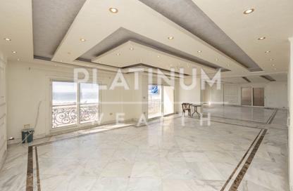 Apartment - 6 Bedrooms - 4 Bathrooms for sale in Al Geish Road - Cleopatra - Hay Sharq - Alexandria