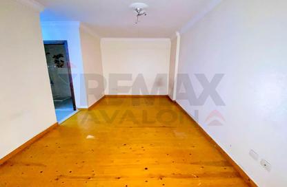 Apartment - 3 Bedrooms - 3 Bathrooms for sale in Al Sayeda Sakina Bint Al Hussein St. - Kafr Abdo - Roushdy - Hay Sharq - Alexandria