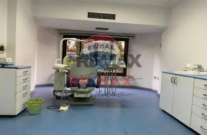 عيادة - 4 غرف نوم - 2 حمامات للبيع في شارع 26 يوليو - الزمالك - القاهرة