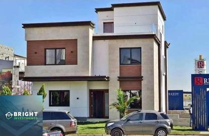 Villa - 4 Bedrooms - 4 Bathrooms for sale in Azzar - 5th Settlement Compounds - The 5th Settlement - New Cairo City - Cairo