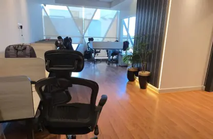 مكتب عمل جماعي - 2 غرف نوم - 1 حمام للايجار في شارع التسعين الشمالي - التجمع الخامس - مدينة القاهرة الجديدة - القاهرة