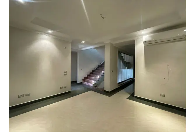 102080443 - Property Image 3