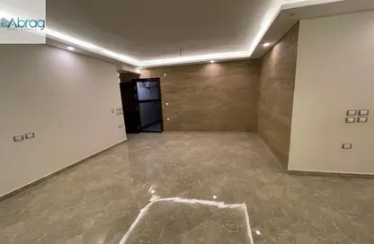 شقة - 3 غرف نوم - 2 حمامات للبيع في طريق بيفرلي هيلز - الحي السابع عشر - الشيخ زايد - الجيزة